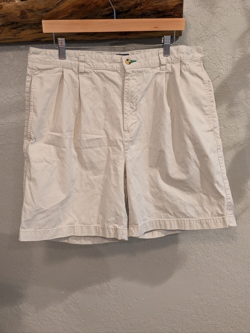 Vintage Tommy Hilfiger Pleated Chino Shorts (Size 36)
